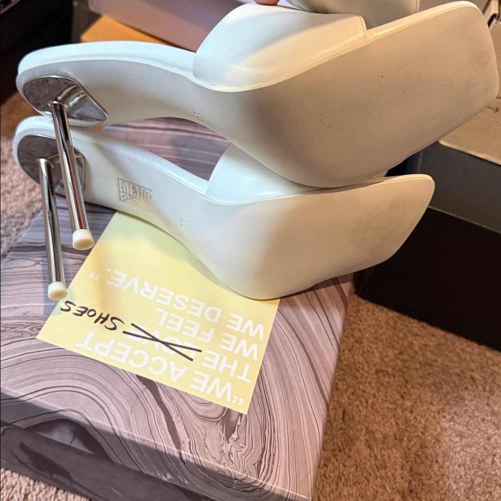 NEW 10 Jeffrey Campbell Cream Bow Heels - Picture 8 of 9